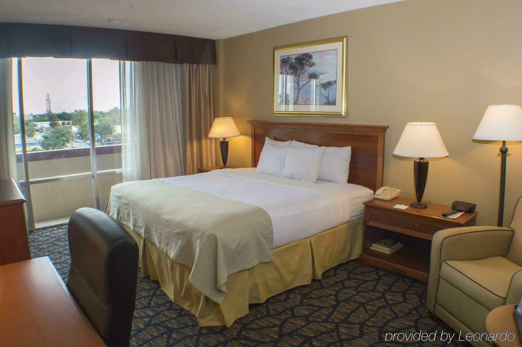 Holiday Inn Gainesville-University Center By Ihg Экстерьер фото